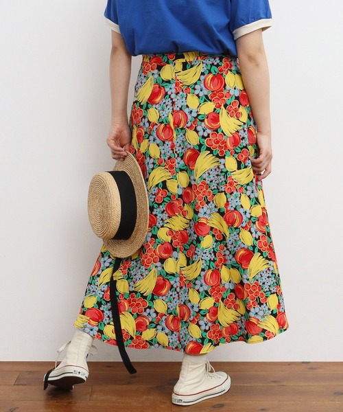 CHILD WOMAN（チャイルドウーマン）の「フルーツ柄 レーヨンエットスカート（スカート・レディース・ブラック・38/36）」の18枚目の写真