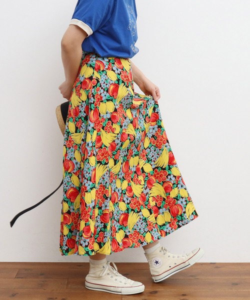 CHILD WOMAN（チャイルドウーマン）の「フルーツ柄 レーヨンエットスカート（スカート・レディース・ブラック・38/36）」の17枚目の写真