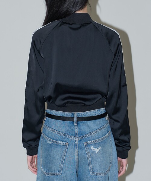 adidas（アディダス）の「adidas/アディダス アディカラー サテン トラックトップ　限定展開（カーディガン/ボレロ・レディース・ブラック・LARGE/MEDIUM）」の14枚目の写真