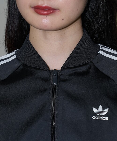 adidas（アディダス）の「adidas/アディダス アディカラー サテン トラックトップ　限定展開（カーディガン/ボレロ・レディース・ブラック・LARGE/MEDIUM）」の16枚目の写真