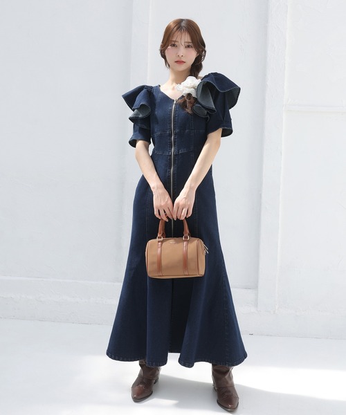 one after another NICE CLAUP(ワンアフターアナザーナイスクラップ)の「美シルエットデニムロングワンピース(ワンピース・レディース・ライトブルー/ネイビー・FREE)」の5枚目の写真