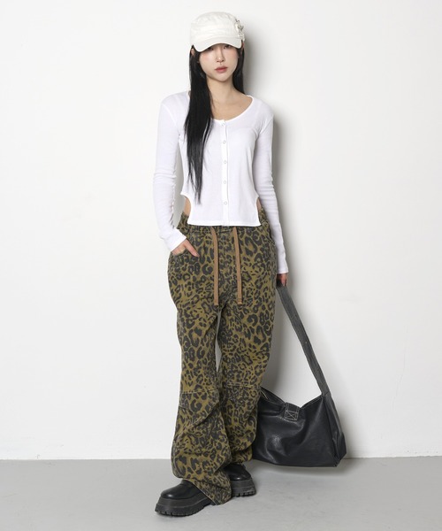 FOLLOWIN（フォロウィン）の「[FLW MADE]シルバーボタンサイドスリットスリムリブTシャツカットソーカーディガン（Tシャツ/カットソー・レディース・ブラック/ホワイト/グレー・FREE）」の10枚目の写真