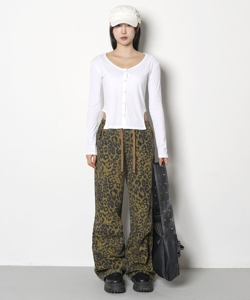 FOLLOWIN（フォロウィン）の「[FLW MADE]シルバーボタンサイドスリットスリムリブTシャツカットソーカーディガン（Tシャツ/カットソー・レディース・ブラック/ホワイト/グレー・FREE）」の17枚目の写真