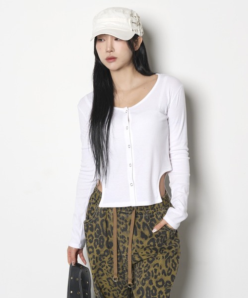 FOLLOWIN（フォロウィン）の「[FLW MADE]シルバーボタンサイドスリットスリムリブTシャツカットソーカーディガン（Tシャツ/カットソー・レディース・ブラック/ホワイト/グレー・FREE）」の22枚目の写真