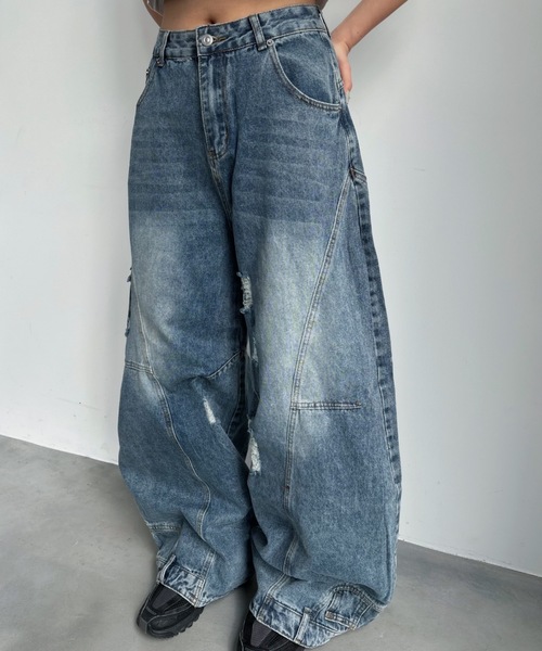 VACANCY（ヴァカンシー）の「裾デザインダメージカーブデニム（デニムパンツ・レディース・ライトブルー・LARGE/MEDIUM/X-LARGE）」の2枚目の写真