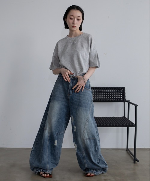 VACANCY（ヴァカンシー）の「裾デザインダメージカーブデニム（デニムパンツ・レディース・ライトブルー・LARGE/MEDIUM/X-LARGE）」の19枚目の写真