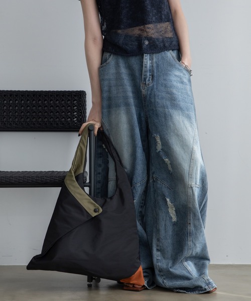 VACANCY（ヴァカンシー）の「裾デザインダメージカーブデニム（デニムパンツ・レディース・ライトブルー・LARGE/MEDIUM/X-LARGE）」の11枚目の写真