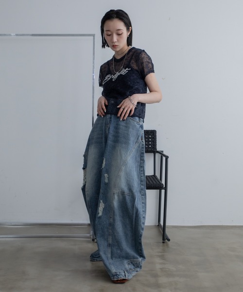 VACANCY（ヴァカンシー）の「裾デザインダメージカーブデニム（デニムパンツ・レディース・ライトブルー・LARGE/MEDIUM/X-LARGE）」の13枚目の写真