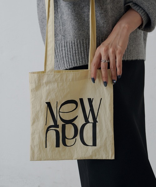 COLONY 2139(コロニートゥーワンスリーナイン)の「ナイロンミニトートバッグ(トートバッグ・レディース・アイボリー/サックスブルー/モカ・FREE)」の2枚目の写真