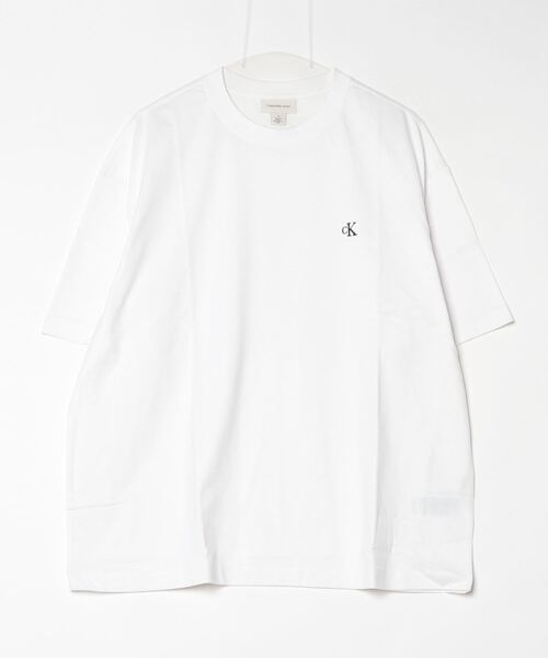 Calvin Klein Jeans(カルヴァンクラインジーンズ)の「Calvin Klein Jeans@アーカイブロゴ リラックスクルーネックTシャツ(Tシャツ/カットソー・メンズ・ブラック/ホワイト・S/M/L)」の2枚目の写真