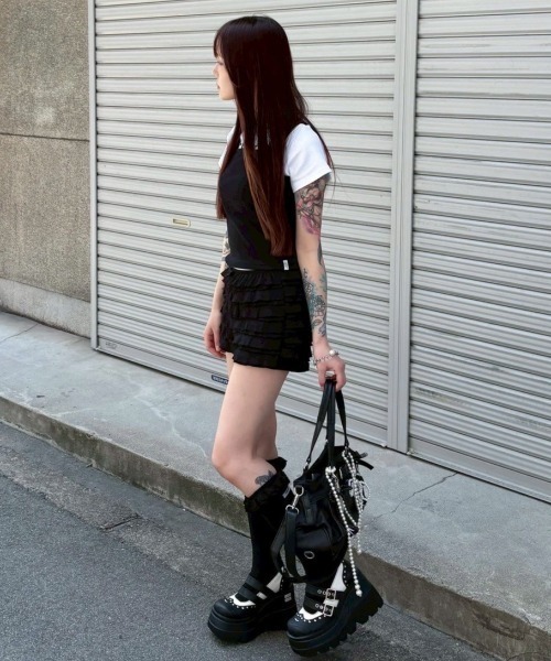 XU（エックスユー）の「【Never mind the XU】belt shoulder bag / 【ネバーマインド ザ エックスユー】ベルトショルダーバッグ（ショルダーバッグ・レディース・ブラウン/ブラック・ONE SIZE）」の5枚目の写真