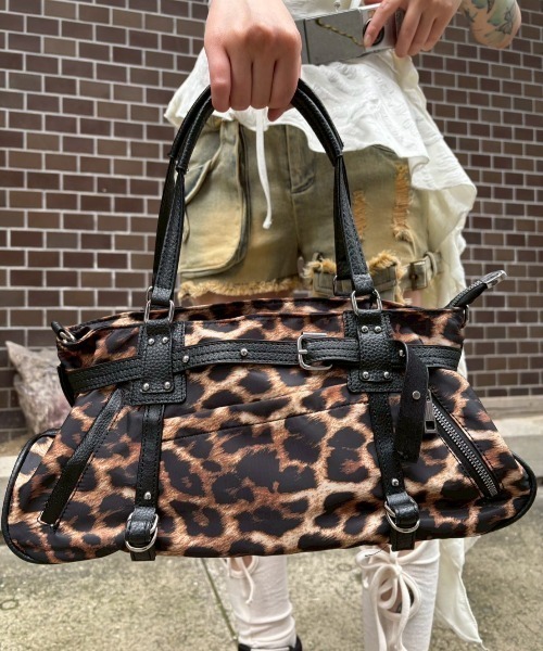 XU(エックスユー)の「【Never mind the XU】belt shoulder bag / 【ネバーマインド ザ エックスユー】ベルトショルダーバッグ(ショルダーバッグ・レディース・ブラウン/ブラック・ONE SIZE)」の15枚目の写真