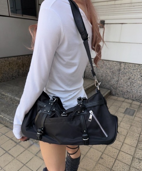 XU(エックスユー)の「【Never mind the XU】belt shoulder bag / 【ネバーマインド ザ エックスユー】ベルトショルダーバッグ(ショルダーバッグ・レディース・ブラウン/ブラック・ONE SIZE)」の19枚目の写真