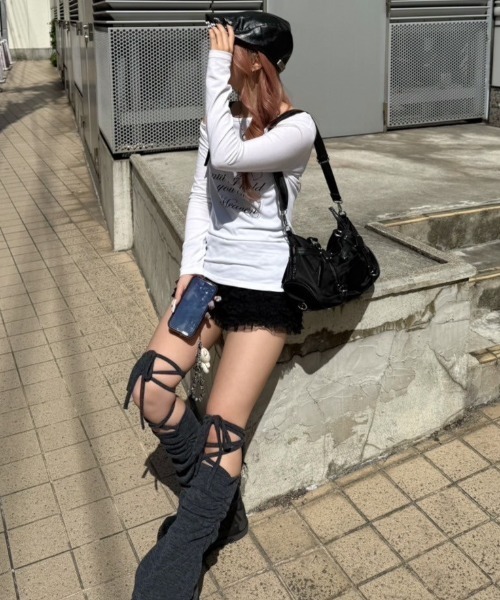 XU(エックスユー)の「【Never mind the XU】belt shoulder bag / 【ネバーマインド ザ エックスユー】ベルトショルダーバッグ(ショルダーバッグ・レディース・ブラウン/ブラック・ONE SIZE)」の17枚目の写真