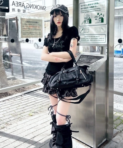 XU(エックスユー)の「【Never mind the XU】belt shoulder bag / 【ネバーマインド ザ エックスユー】ベルトショルダーバッグ(ショルダーバッグ・レディース・ブラウン/ブラック・ONE SIZE)」の20枚目の写真