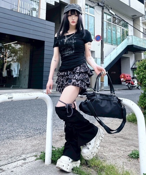 XU(エックスユー)の「【Never mind the XU】belt shoulder bag / 【ネバーマインド ザ エックスユー】ベルトショルダーバッグ(ショルダーバッグ・レディース・ブラウン/ブラック・ONE SIZE)」の21枚目の写真