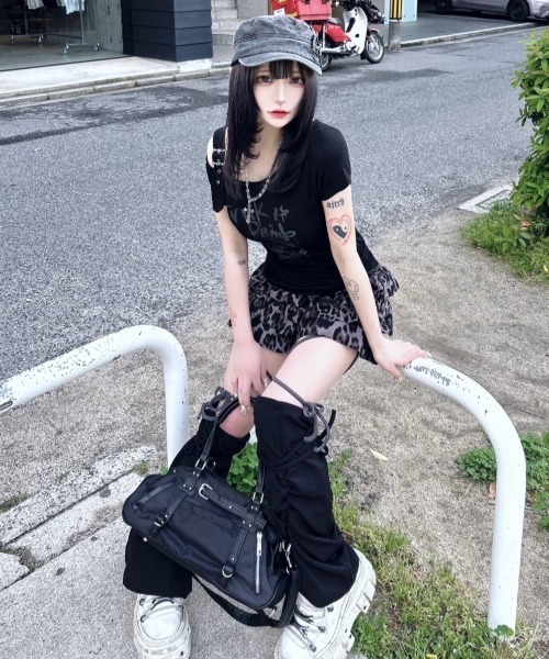 XU(エックスユー)の「【Never mind the XU】belt shoulder bag / 【ネバーマインド ザ エックスユー】ベルトショルダーバッグ(ショルダーバッグ・レディース・ブラウン/ブラック・ONE SIZE)」の22枚目の写真