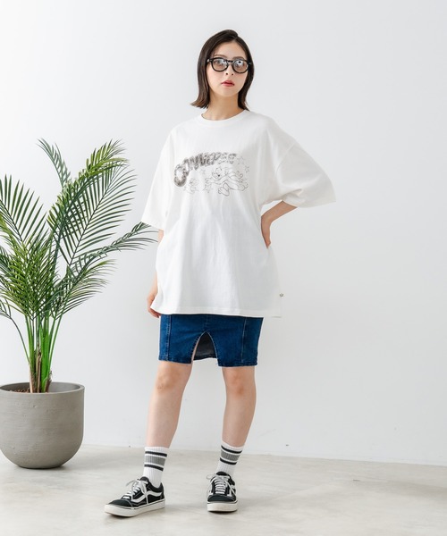 CONVERSE(コンバース)の「【CONVERSE/コンバース】×【TOM AND JERRY/トムとジェリー】ブランドロゴ プリント オーバーサイズ Tシャツ(Tシャツ/カットソー・レディース・ブラック/ホワイト・LARGE/MEDIUM)」の3枚目の写真