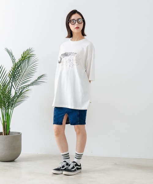 CONVERSE(コンバース)の「【CONVERSE/コンバース】×【TOM AND JERRY/トムとジェリー】ブランドロゴ プリント オーバーサイズ Tシャツ(Tシャツ/カットソー・レディース・ブラック/ホワイト・LARGE/MEDIUM)」の4枚目の写真