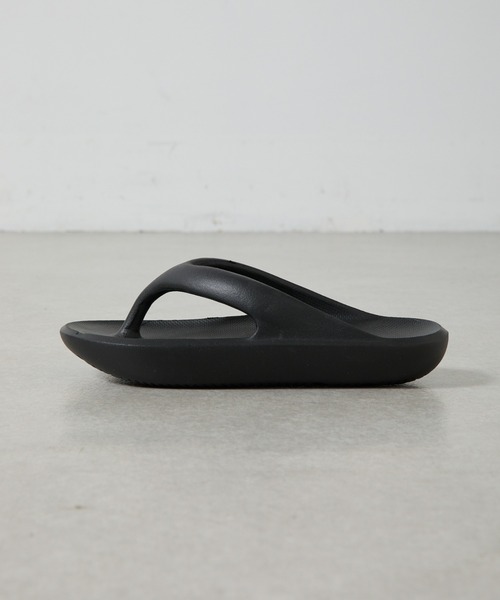 COLONY 2139（コロニートゥーワンスリーナイン）の「マシュマロトングサンダル（サンダル・レディース・ホワイト/ブラック/グリーン・LARGE/MEDIUM）」の12枚目の写真