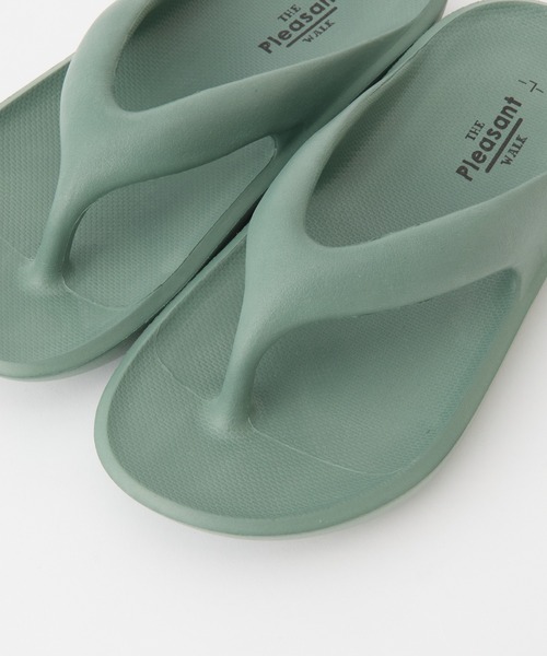 COLONY 2139（コロニートゥーワンスリーナイン）の「マシュマロトングサンダル（サンダル・レディース・ホワイト/ブラック/グリーン・LARGE/MEDIUM）」の7枚目の写真