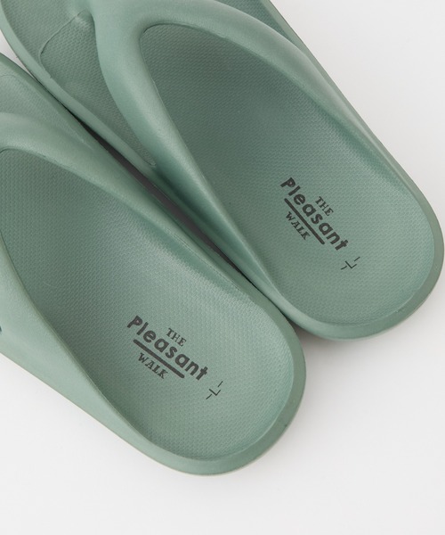 COLONY 2139（コロニートゥーワンスリーナイン）の「マシュマロトングサンダル（サンダル・レディース・ホワイト/ブラック/グリーン・LARGE/MEDIUM）」の5枚目の写真