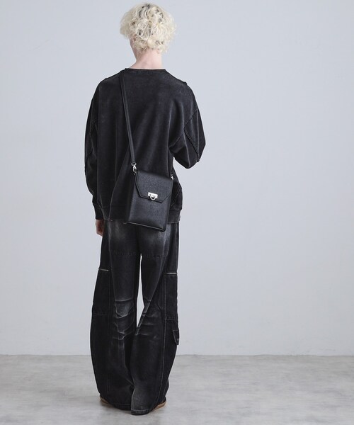 tk.TAKEO KIKUCHI（ティーケータケオキクチ）の「スクエアボックスショルダーバッグ（ユニセックスアイテム）（ショルダーバッグ・メンズ・ブラック系7/グレー系その他3/グレー系その他2/ブラック系/ブラック系その他・00）」の10枚目の写真