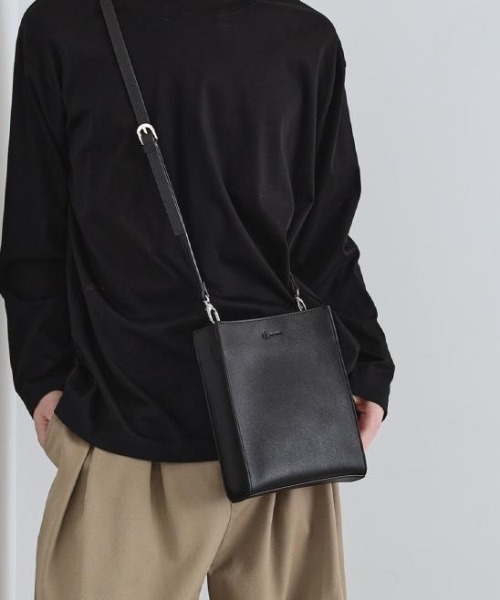 tk.TAKEO KIKUCHI（ティーケータケオキクチ）の「スクエアボックスショルダーバッグ（ユニセックスアイテム）（ショルダーバッグ・メンズ・ブラック系7/グレー系その他3/グレー系その他2/ブラック系/ブラック系その他・00）」の3枚目の写真