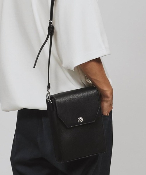 tk.TAKEO KIKUCHI（ティーケータケオキクチ）の「スクエアボックスショルダーバッグ（ユニセックスアイテム）（ショルダーバッグ・メンズ・ブラック系7/グレー系その他3/グレー系その他2/ブラック系/ブラック系その他・00）」の6枚目の写真