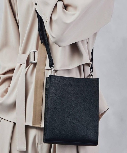 tk.TAKEO KIKUCHI（ティーケータケオキクチ）の「スクエアボックスショルダーバッグ（ユニセックスアイテム）（ショルダーバッグ・メンズ・ブラック系7/グレー系その他3/グレー系その他2/ブラック系/ブラック系その他・00）」の7枚目の写真