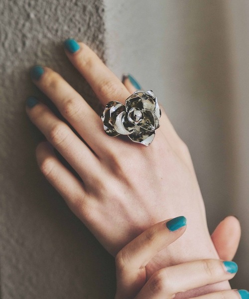 HARE(ハレ)の「ビッグフラワーリング(HARE)(リング・レディース・ブラック/シルバー・FREE)」の5枚目の写真