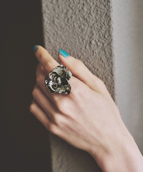 HARE(ハレ)の「ビッグフラワーリング(HARE)(リング・レディース・ブラック/シルバー・FREE)」の6枚目の写真