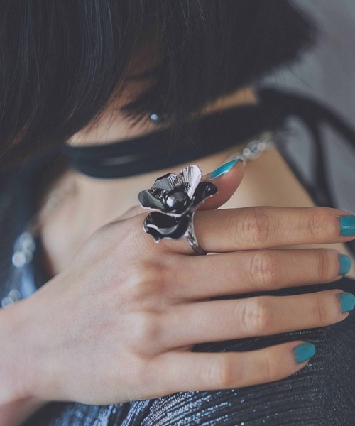 HARE(ハレ)の「ビッグフラワーリング(HARE)(リング・レディース・ブラック/シルバー・FREE)」の7枚目の写真