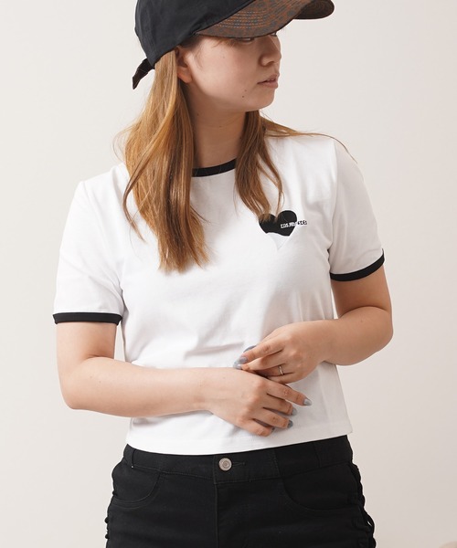 1111clothing（ワンフォークロージング）の「ハート刺繍 リンガーネックTシャツ / Heart Embroidery Ringer Neck T-Shirt（Tシャツ/カットソー・レディース・ホワイト×ブラック/ブラック×ホワイト/ホワイト×グリーン・L/M/S）」の3枚目の写真