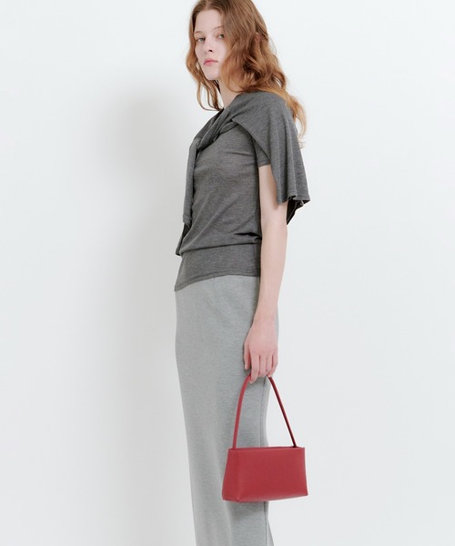 kiehtova（キエトヴァ）の「【kiehtova】2WAY LEATHER SQUARE BAG/2ウェイ レザー スクエアバッグ KTAC5 ※（ハンドバッグ・レディース・レッド/ブラック・FREE）」の4枚目の写真