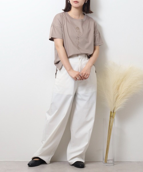 BRODIAEA(ブローディア)の「BRODIAEA ロゴプリント半袖Tシャツ【日本製】(Tシャツ/カットソー・レディース・ブルー/オフホワイト/エメラルド/ブラック/モカ・40)」の7枚目の写真