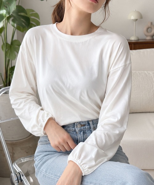 Dewlily(デューリリー)の「一枚でもインナーでも活躍◎カラバリも豊富。ボリューム袖カットソー(シャツ/ブラウス・レディース・ブラック/グリーン/ピンク/レッド/ホワイト/パープル/イエロー/ライトブルー・L/M/XL)」の2枚目の写真