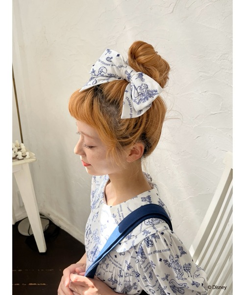 Disney（ディズニー）の「【Disney】ふしぎの国のアリス/トワル・ドゥ・ジュイSTYLEリボンシュシュ（シュシュ・レディース・ブルー/ネイビー・FREE）」の8枚目の写真