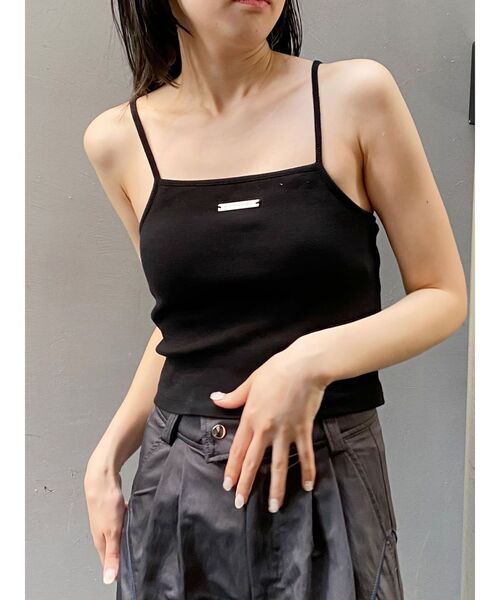 MURUA（ムルーア）の「ロゴプレートスクエアキャミ（キャミソール・レディース・ブラック・FREE）」の2枚目の写真