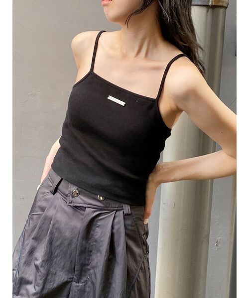 MURUA（ムルーア）の「ロゴプレートスクエアキャミ（キャミソール・レディース・ブラック・FREE）」の3枚目の写真