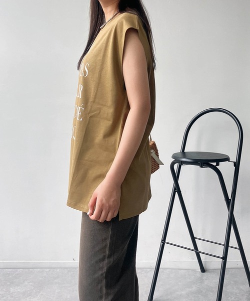 AS KNOW AS plus（アズノゥアズプラス）の「●ノースリロゴプリント サイドスリット入り ビッグサイズTシャツ（Tシャツ/カットソー・レディース・カーキ/オフホワイト/杢グレー・FREE）」の12枚目の写真