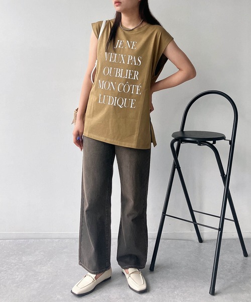 AS KNOW AS plus（アズノゥアズプラス）の「●ノースリロゴプリント サイドスリット入り ビッグサイズTシャツ（Tシャツ/カットソー・レディース・カーキ/オフホワイト/杢グレー・FREE）」の9枚目の写真