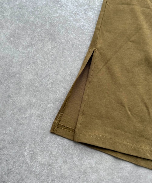 AS KNOW AS plus（アズノゥアズプラス）の「●ノースリロゴプリント サイドスリット入り ビッグサイズTシャツ（Tシャツ/カットソー・レディース・カーキ/オフホワイト/杢グレー・FREE）」の5枚目の写真