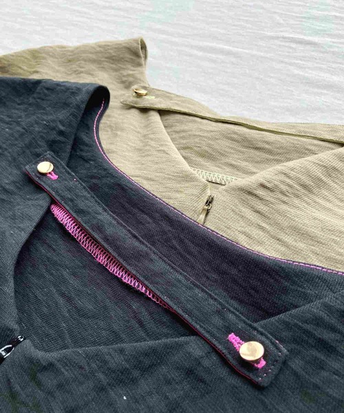 Q（キュー）の「レーヨンスラブネックベルトブラウス（シャツ/ブラウス・レディース・オリーブ/ブラック・MEDIUM）」の7枚目の写真