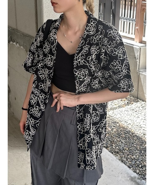 ELCHELE(エルチェレ)の「CORD EMBROIDERY OPEN COLLAR SHIRT(シャツ/ブラウス・レディース・ブラック/ホワイト・FREE)」の2枚目の写真