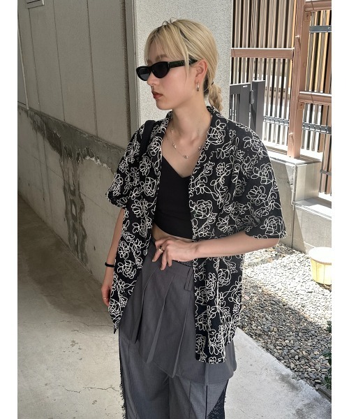 ELCHELE(エルチェレ)の「CORD EMBROIDERY OPEN COLLAR SHIRT(シャツ/ブラウス・レディース・ブラック/ホワイト・FREE)」の8枚目の写真