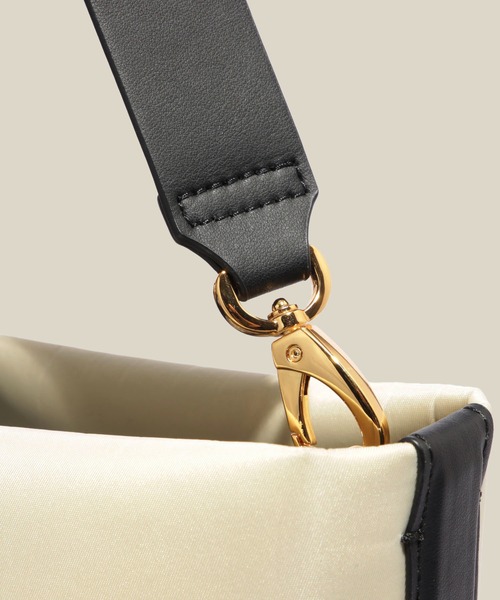 E'POR(エポール)の「【E'POR】【A4/PC対応・撥水加工・軽量】BOAT BAG Large(トートバッグ・レディース・ブラック/キナリ・FREE)」の18枚目の写真