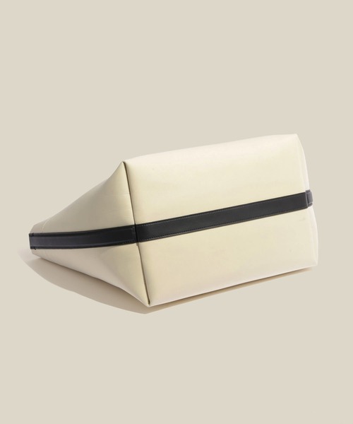 E'POR(エポール)の「【E'POR】【A4/PC対応・撥水加工・軽量】BOAT BAG Large(トートバッグ・レディース・ブラック/キナリ・FREE)」の5枚目の写真