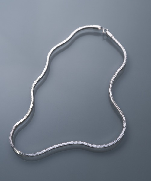 YArKA（ヤーカ）の「【YArKA/ヤーカ】quadrangular prism snake chain choker [qrhhu40] / 3D 四角スネークチェーンネックレス 40cm（ネックレス・レディース・シルバー・FREE）」の2枚目の写真