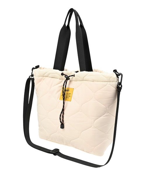 KiU(キウ)の「パデッドドロストトートバッグ(12L)(トートバッグ・レディース・テラコッタ/ブラック/カーキ/アイボリー・FREE)」の3枚目の写真